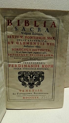 Bild des Verkufers fr Biblia sacra Vulgatae editionis, Sixti V. Pontificis Max. jussu recognita, et Clementis VIII. auctoritate edita; versiculis distincta, et ad singula capita argumentis aucta, indiceque Epistolarum, & Evangeliorum locupletata, ad exemplar editionis Romanae concinnata, aeneis iconibus sacram historiam referentibus ornata; et prolegomenis Ferdinandi Koph (recte: Kopf). zum Verkauf von PlanetderBuecher