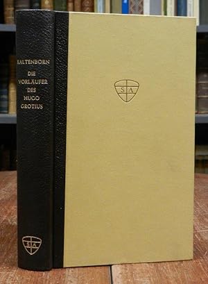 Bild des Verkufers fr Die Vorlufer des Hugo Grotius auf dem Gebiete des Ius naturae et gentium sowie der Politik im Reformationszeitalter. 2 Abteilungen cplt. in einem Band. Faksimile-Neudruck der Ausgabe Leipzig: Gustav Mayer 1848. zum Verkauf von Antiquariat Dr. Lorenz Kristen