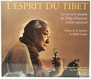 Bild des Verkufers fr L'esprit du tibet. La vie et le monde de Dilgo Khyents, Matre spirituel. Extraits d'enseignements de Dilgo Khyents et d'autres matres tibtains. Preface de Sa Saintete le Dalai Lama. zum Verkauf von Emile Kerssemakers ILAB