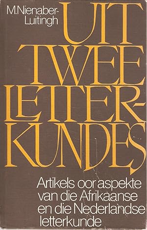 Seller image for Uit Twee Letterkundes - Artikels oor aspekte van die Afrikaanse en die Nederlandse letterkunde for sale by Snookerybooks