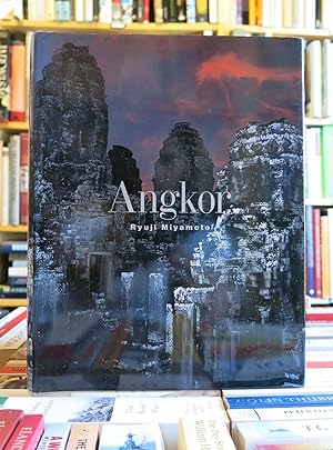 Imagen del vendedor de ANGKOR a la venta por Worlds End Bookshop (ABA, PBFA, ILAB)