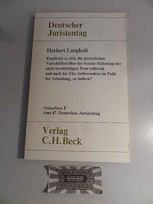 Imagen del vendedor de Empfiehlt es sich, die gesetzlichen Vorschriften ber die soziale Sicherung der nicht berufsttigen Frau whrend und nach der Ehe, insbesondere im Falle der Scheidung, zu ndern?. (Verhandlungen des siebenundvierzigsten Deutschen Juristentages, Nrnberg 1968, Band I (Gutachten), Teil F. a la venta por Druckwaren Antiquariat