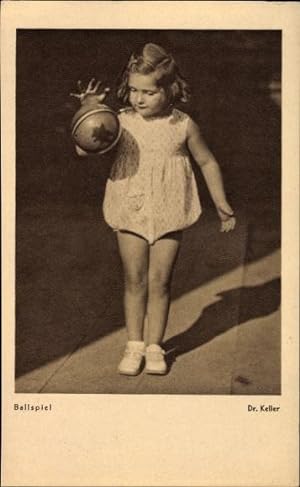 Ansichtskarte / Postkarte Ballspiel, Mädchen spielt mit einem Ball, Dr. Keller, Sonnige Tage