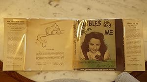 Bild des Verkufers fr Nibbles & Me ( Elizabeth Taylors Pet Chipmunk ) Inner DJ Flap $1, 1ST EDITION, 1ST PRINTING,NO PHOTOGRAPHS JUST Her Drawings,, Thirteen-year-old Elizabeth Taylor tells the story of her pet chipmunk zum Verkauf von Bluff Park Rare Books