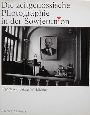 Seller image for Die zeitgenssische Photographie in der Sowjetunion. Reportagen sozialer Wirklichkeit. for sale by Kunstkiosk im Helmhaus