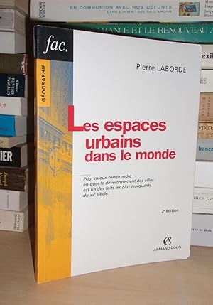 Image du vendeur pour LES ESPACES URBAINS DANS LE MONDE mis en vente par Planet's books