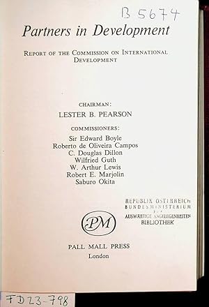 Seller image for Partners in development : report of the Commission on International Development / Chairman: Lester B. Pearson. Commissioners: Sir Edward Boyle [and others] for sale by ANTIQUARIAT.WIEN Fine Books & Prints