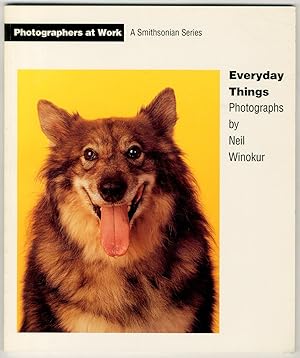 Bild des Verkufers fr Everyday Things (Photographers at Work, A Smithsonian Series) zum Verkauf von Between the Covers-Rare Books, Inc. ABAA
