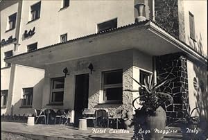 Bild des Verkufers fr Ansichtskarte / Postkarte Baveno Lago Maggiore Piemonte, Straenpartie mit Blick auf das Hotel Carillon, P. Racchelli zum Verkauf von akpool GmbH