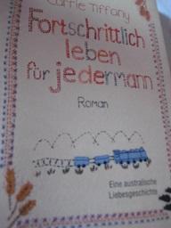 Seller image for Fortschrittlich leben fr jedermann Roman for sale by Alte Bcherwelt
