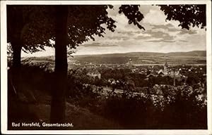 Seller image for Ansichtskarte / Postkarte Bad Hersfeld in Hessen, Durchblick zum Ort, Felder for sale by akpool GmbH