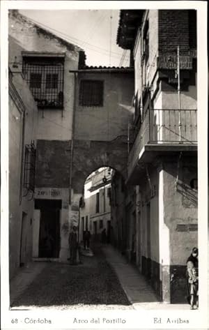 Bild des Verkufers fr Ansichtskarte / Postkarte Cordoba Andalusien Spanien, Arco del Portillo, Zapateria zum Verkauf von akpool GmbH