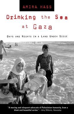 Bild des Verkufers fr Drinking the Sea at Gaza: Days and Nights in a Land Under Siege (Paperback or Softback) zum Verkauf von BargainBookStores