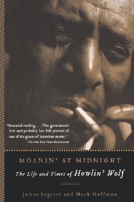 Immagine del venditore per Moanin' at Midnight: The Life and Times of Howlin' Wolf (Paperback or Softback) venduto da BargainBookStores