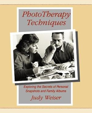 Immagine del venditore per Phototherapy Techniques: Exploring the Secrets of Personal Snapshots and Family Albums (Paperback or Softback) venduto da BargainBookStores