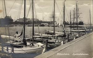 Bild des Verkufers fr Ansichtskarte / Postkarte Kbenhavn Kopenhagen Dnemark, Lystbaadehavnen, Hafenpartie mit Segelbooten zum Verkauf von akpool GmbH