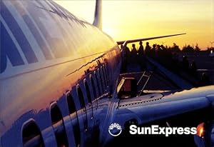 Bild des Verkufers fr Ansichtskarte / Postkarte Trkisches Passagierflugzeug der SunExpress, Passagiere beim Einstieg zum Verkauf von akpool GmbH