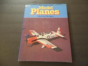 Bild des Verkufers fr The World of Model Planes by Martin Hedges 1979 hc zum Verkauf von Joseph M Zunno