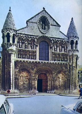 Imagen del vendedor de POSTAL 57678: Arte Romanico Iglesia de St Maria la Grande Poitiers a la venta por EL BOLETIN