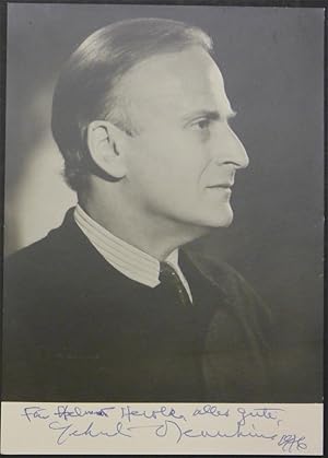 Original-Fotografie. Von Yehudi Menuhin unterhalb der Darstellung auf dem weißen Rand mit blauer ...