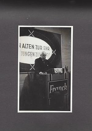 [Photo Album of the Hungarian Branch of the Franck Coffee Company.] [Altenfestes.] Den Alter zur ...