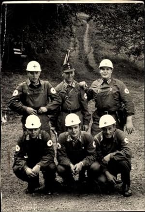 Foto Gruppenbild, Bergretter in Uniformen, Gebirgsjägermütze