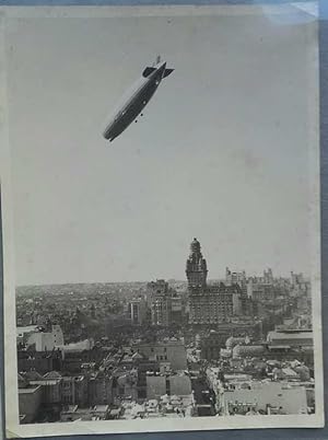 Graf Zeppelin volando sobre Montevideo.