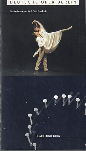 Seller image for Romeo und Julia. Ballett. Spielzeit 2002. Genderalintendant Goetz, Friedrich, Prof. Inszenierung u. Choreographie Vamos, Youri. Kost�m / B�hne Scott, Michael. Musikalische Leitung Jurowski, Michail. Darsteller Camillo, Christine / Dubinin, Alxej / Montero, Goyo / Wohlert, Robert / Rebeck, Raimondo / Scanella, Aurelien/ Karlborg, Tomas / Butler, Charlotte / Rose, G�tz / Meyer, Carsten u.a. for sale by Antiquariat Carl Wegner