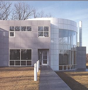 Imagen del vendedor de Huser : Magazin fr internationales Wohnen 5/90 [Herr Meier und die Liebe zur Geometrie: Ein Landhaus von der eleganten Art (Richard Meier)-- Raum, das ist sein Lieblingsthema: Wie der Knstler Giselbert Hoke ein Wirtschaftsgebude in ein Wohn- und Werkstatthaus verwandelte -- Aussen Schilcht, innen unkonventionell -- Vergngte Spielereien unter sdlicher Sonne : Aus einem etwas langweiligen Haus bei Marseille machte ein belgischer Architekt ein heiter-buntes Refugium (Alain Capeilleres) -- Eine Villa meldet sich zurck: Ein Frhwerk des Stalinallee-Architekten Henselmann wurde restauriert -- Hans Poelzig -- Stippvisiten: hoechst: Die Kathedrale der Chemie -- London: Design-Museum -- Weil am Rhein: Eine Vita fr den Stuhl -- Ein Haus, das a la venta por Joseph Valles - Books