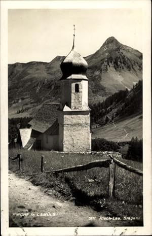 Ansichtskarte / Postkarte Damüls in Vorarlberg, Blick auf die Kirche, Berge im Hintergrund