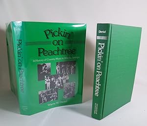 Bild des Verkufers fr Pickin' on Peachtree A History of Country Music in Atlanta, Georgia zum Verkauf von Books Again