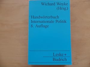 Bild des Verkufers fr Handwrterbuch internationale Politik. Wichard Woyke (Hrsg.) / UTB ; 702 zum Verkauf von Antiquariat Rohde
