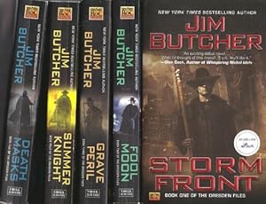 Immagine del venditore per The Dresden Files, Books 1-5 (Storm Front/Fool Moon/Grave Peril/Summer Night/Death Masks) [Paperback] Jim Butcher venduto da Lakeside Books