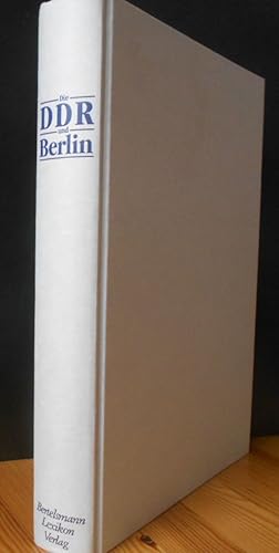 Bild des Verk�ufers f�r Die DDR und Berlin. Ein Staat und eine Stadt im Brennpunkt der Geschichte. Mit Mit einem Vorwort von Willy Brandt. zum Verkauf von Versandantiquariat Gebraucht und Selten