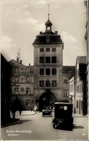 Bild des Verkufers fr Ansichtskarte / Postkarte Borna im Kreis Leipzig, Ansicht vom Reichstor, Autos zum Verkauf von akpool GmbH