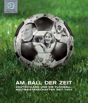 Bild des Verkufers fr Am Ball der Zeit : Deutschland und die Fuball-Weltmeisterschaften seit 1954 ; anlsslich der Ausstellung "Am Ball der Zeit. Deutschland und die Fuball-Weltmeisterschaften seit 1954" im Historischen Museum der Pfalz Speyer, vom 31. Mai bis 17. Oktober 2004, einem gemeinsamen Projekt des Deutschen Fuball-Bundes und des Historischen Museums der Pfalz zum Verkauf von Antiquariat Buchhandel Daniel Viertel