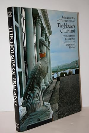 Bild des Verkufers fr The Houses of Ireland Domestic Architecture from the Mediaeval Castle to the Edwardian Villa zum Verkauf von Nugget Box  (PBFA)