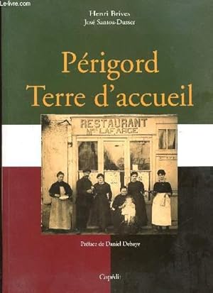 Image du vendeur pour PERIGORD TERRE D'ACCUEIL. UN SIECLE D'HOTELS, RESTAURANTS & CAFES EN DORDOGNE mis en vente par Le-Livre