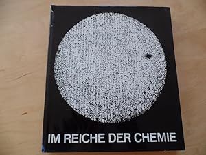 Im Reich der Chemie. 100 Jahre BASF. Bilder aus der Vergangenheit und Gegenwart. Badische Anilin-...