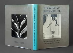 Immagine del venditore per Looking at Photographs: 100 Pictures from the Collection of The Museum of Modern Art venduto da Dawson's Book Shop, ABAA, ILAB