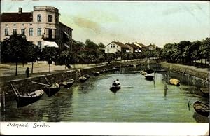 Bild des Verkufers fr Ansichtskarte / Postkarte Strmstad Schweden, Flusspartie mit Blick auf die Stadt zum Verkauf von akpool GmbH