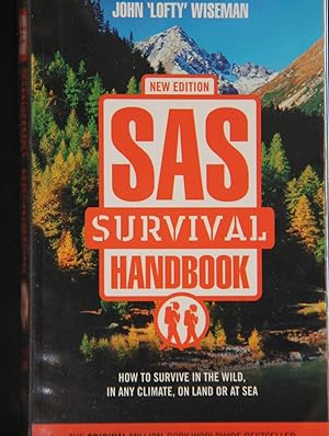 Immagine del venditore per SAS Survival Handbook: How to Survive in the Wild, in any Climate, on Land or at Sea venduto da Mad Hatter Bookstore