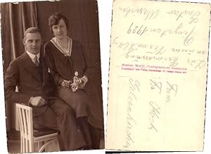 Bild des Verkufers fr NICE STUDIO PORTRAIT COUPLE GIRL ROSES Photo Postcard zum Verkauf von Versandhandel Lehenbauer