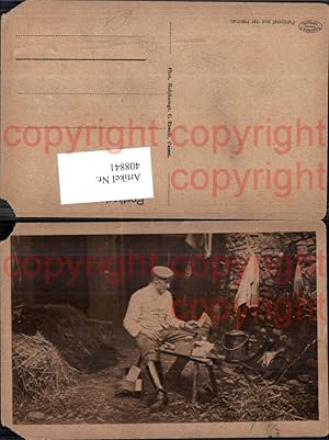 Bild des Verkufers fr 408841,WW1 Soldat Rauchen Stall Sattel Soldatenleben zum Verkauf von Versandhandel Lehenbauer