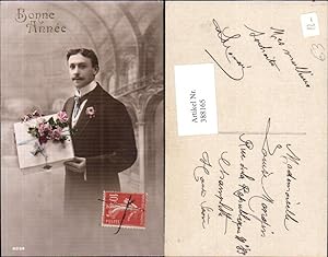 Image du vendeur pour 388165,Mann Anzug m. Paket Geschenk Blumen Bonne Annee mis en vente par Versandhandel Lehenbauer