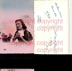 Seller image for 516276,Foto AK Schne Frau Portrait Brief Blumen for sale by Versandhandel Lehenbauer