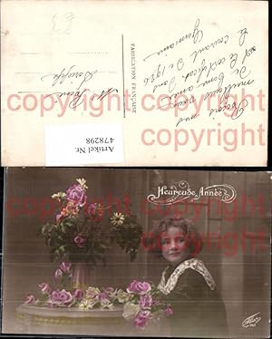 Seller image for 478298,Kind Lockenkopf b. Tisch m. Blumen Blumenvase for sale by Versandhandel Lehenbauer