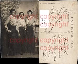 Bild des Verkufers fr 479071,Foto Ak Drei Frauen Rock u. Bluse zum Verkauf von Versandhandel Lehenbauer