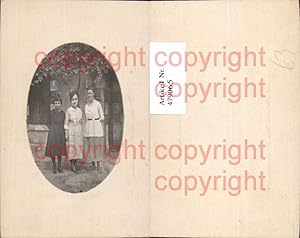 Bild des Verkufers fr 479065,Foto Drei Frauen v. Haus stehend Passepartout zum Verkauf von Versandhandel Lehenbauer