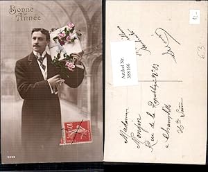 Image du vendeur pour 388166,Mann Anzug m. Paket Geschenk Blumen Bonne Annee mis en vente par Versandhandel Lehenbauer
